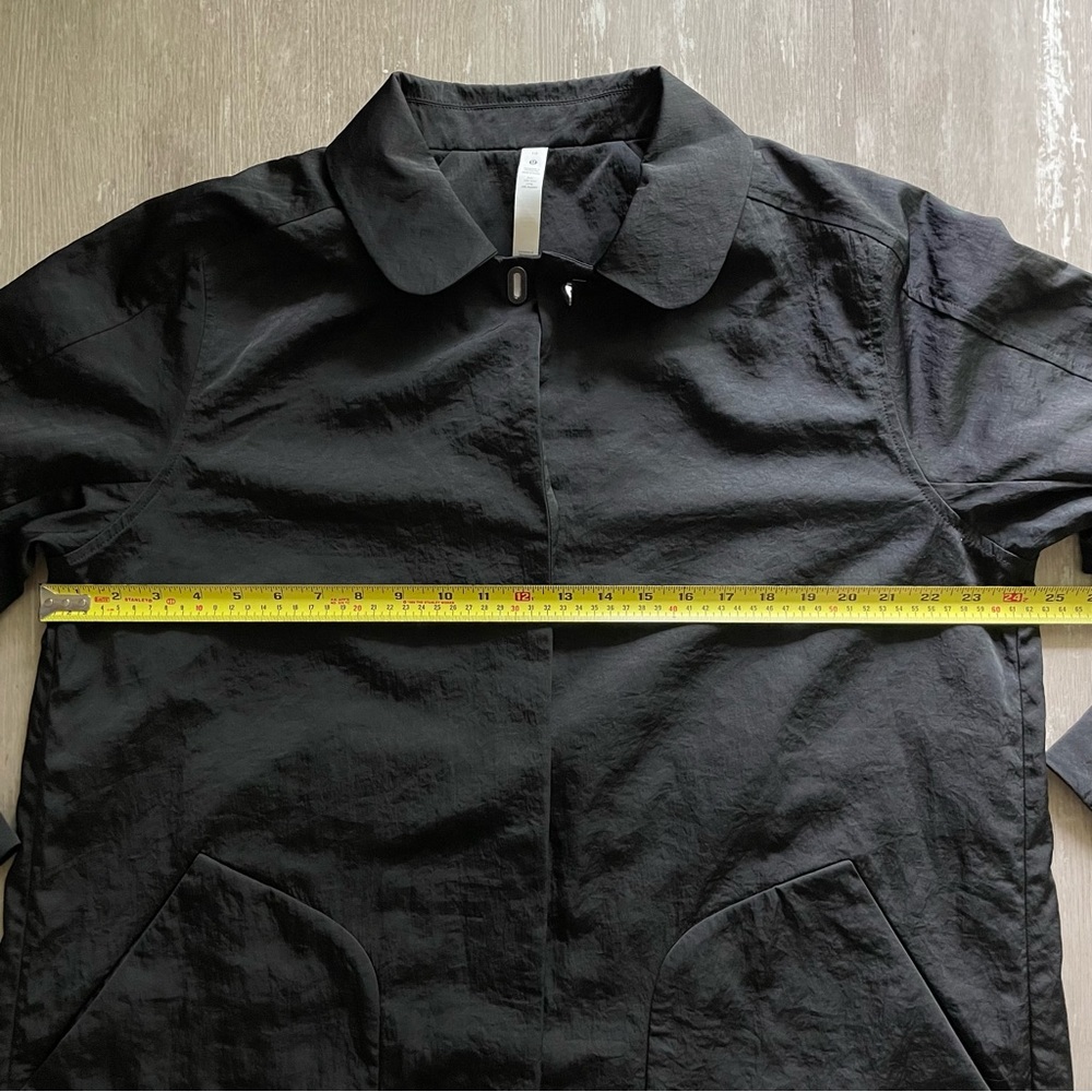 Lululemon Lightweight Collared A-Line Coat Jacket in Black - Picture 12 of 12